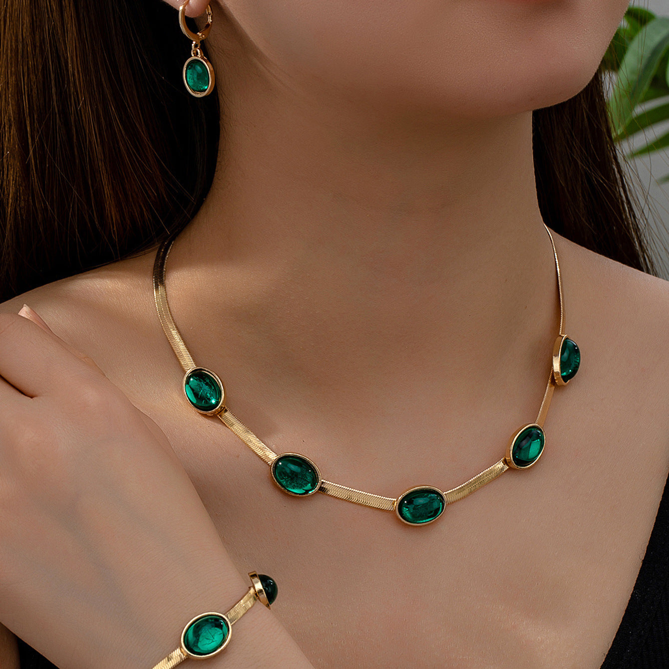 Trendy Emerald Set - Vintage Elegant Necklace, Bracelet, and Earrings