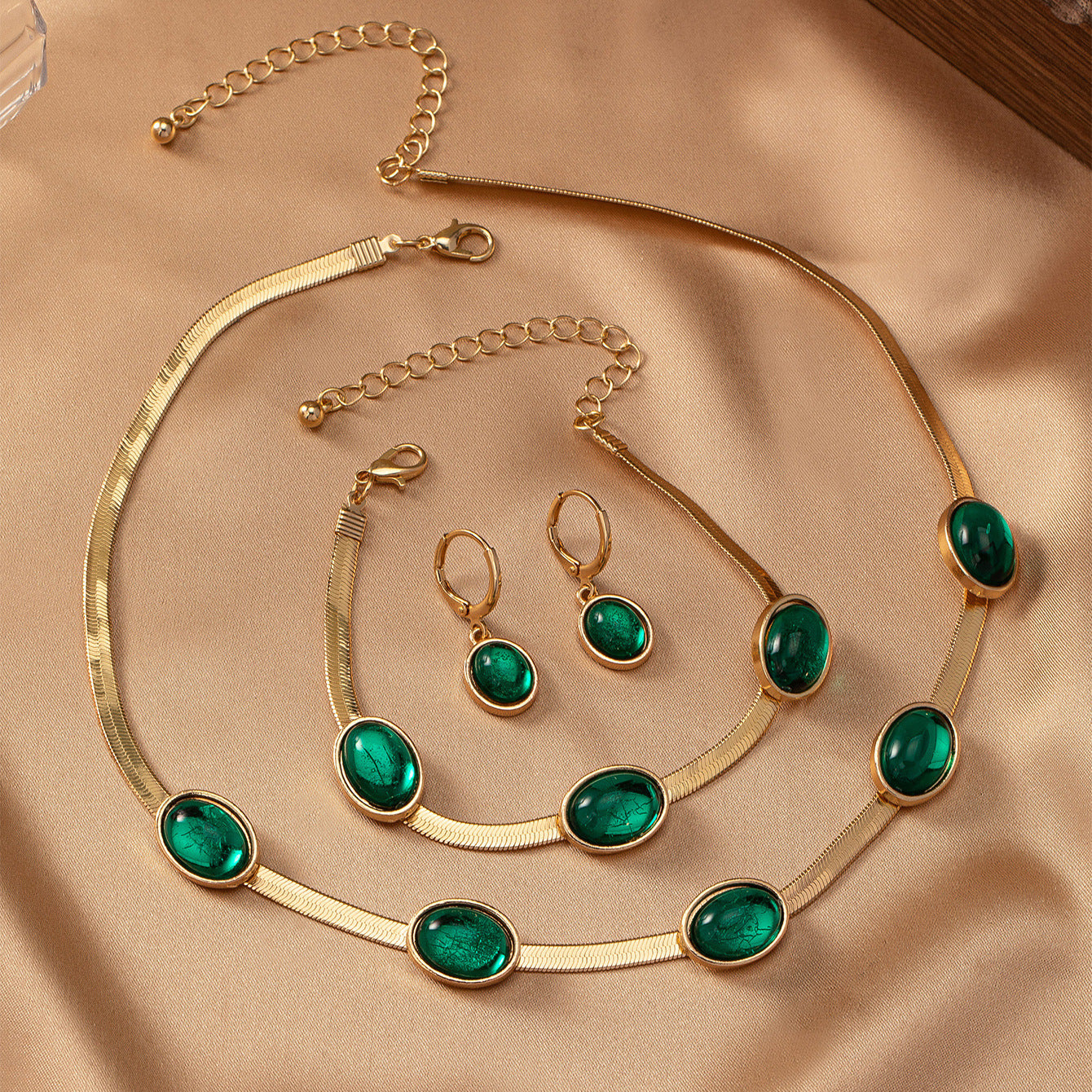 Trendy Emerald Set - Vintage Elegant Necklace, Bracelet, and Earrings